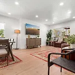 Renovated 3 Rooms House !