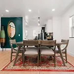 Renovated 3 Rooms House !