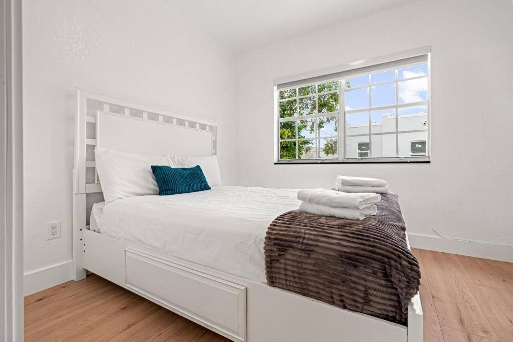 Renovated 3 House ! * Miami